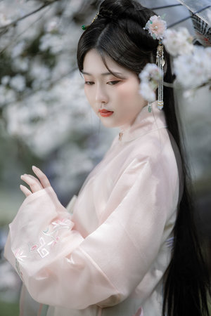 我是男生昨晚和人妖做爱