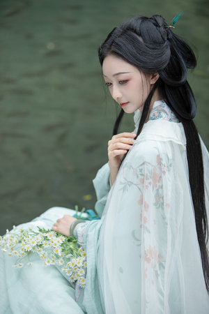 黑丝长腿美女激情中哭泣