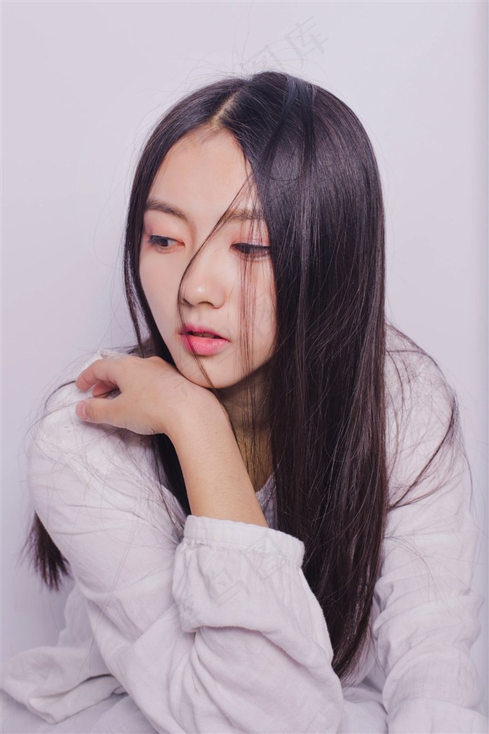 揉美女的胸和屁股动态图片